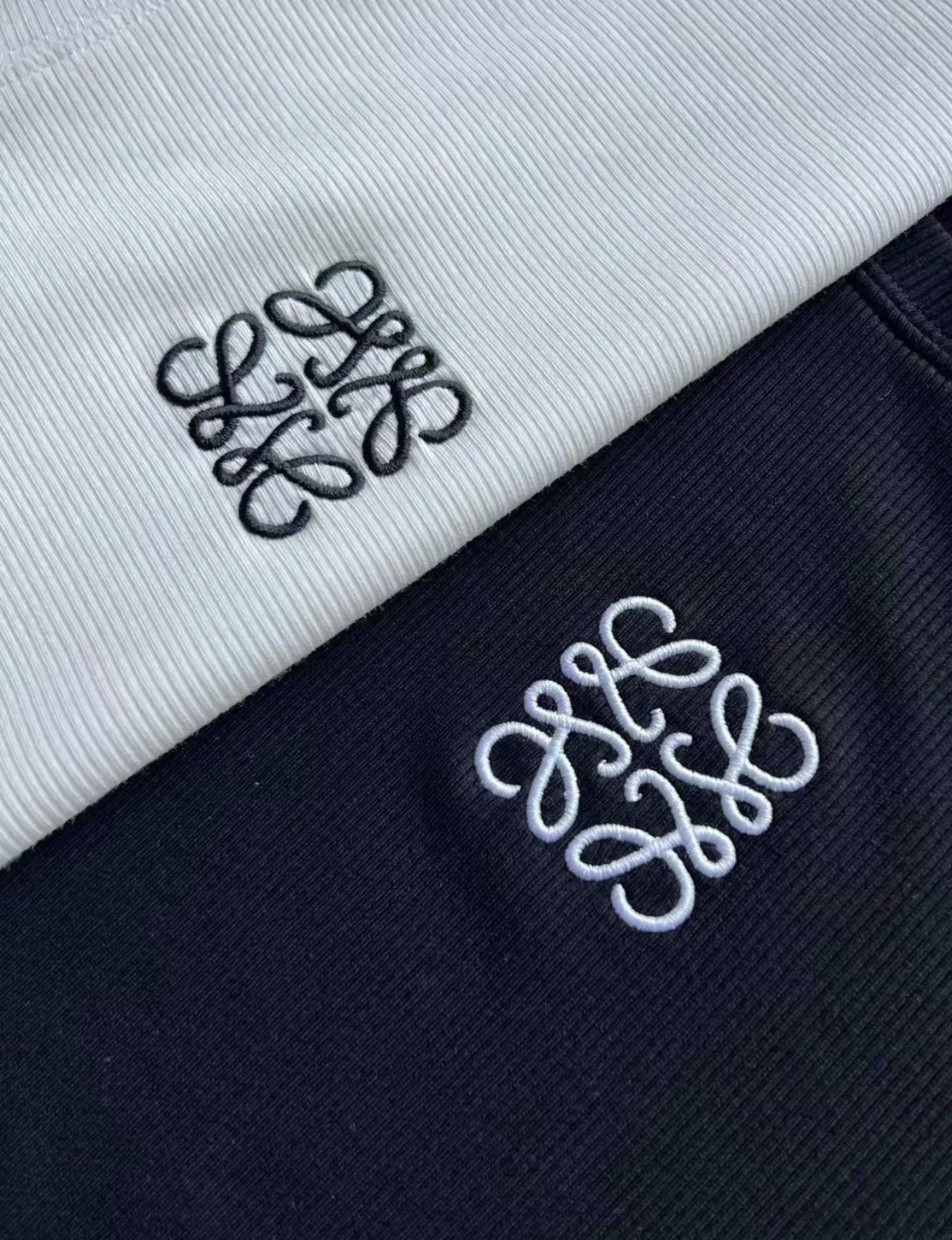 D483G LOEWE knitted long sleeve 28$ gallery