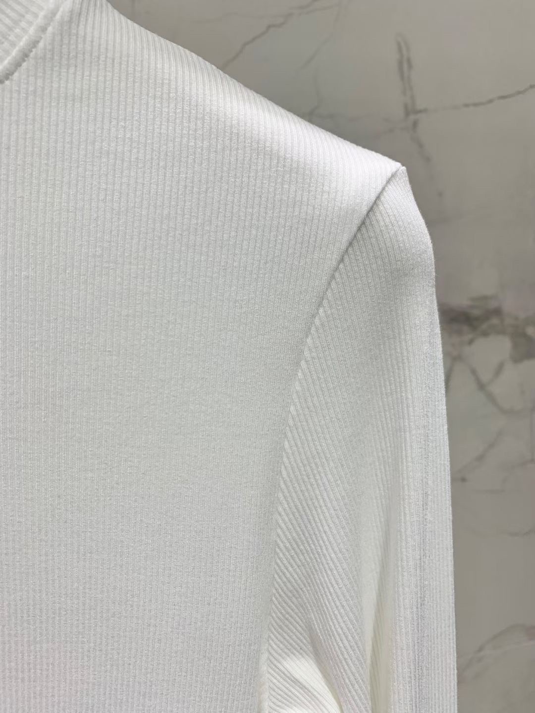 D483G LOEWE knitted long sleeve 28$ gallery