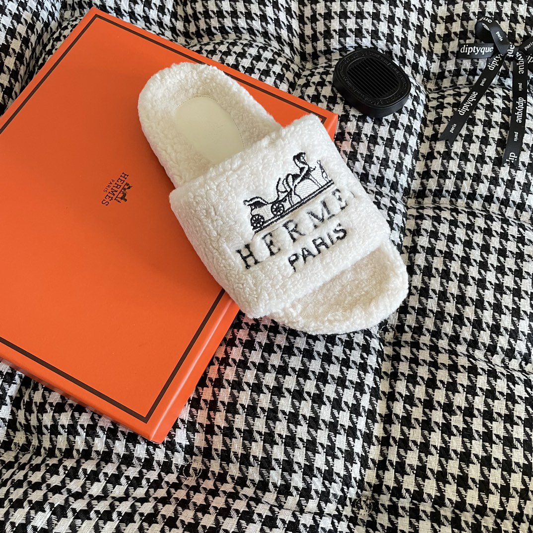 D496G Hermès slippers 36.9$ gallery