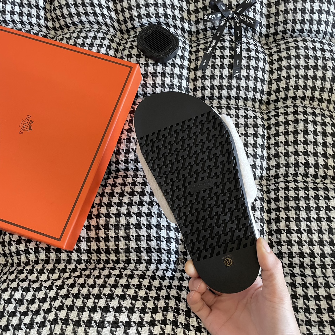 D496G Hermès slippers 36.9$ gallery