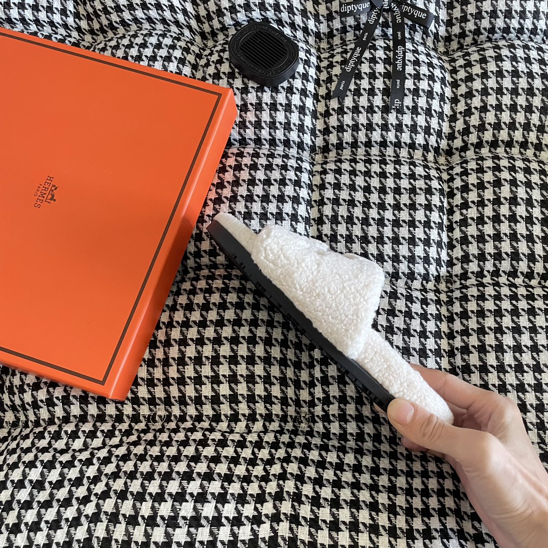 D496G Hermès slippers 36.9$ gallery