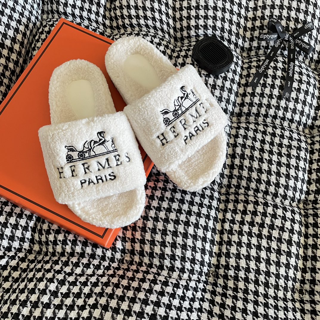D496G Hermès slippers 36.9$ gallery