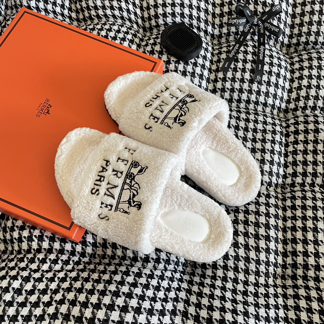 D496G Hermès slippers 36.9$ gallery