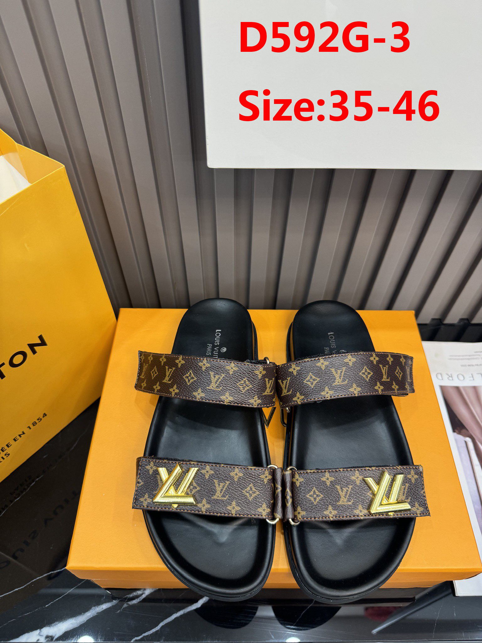 D592G Louis Vuitton Slippers 42$ gallery