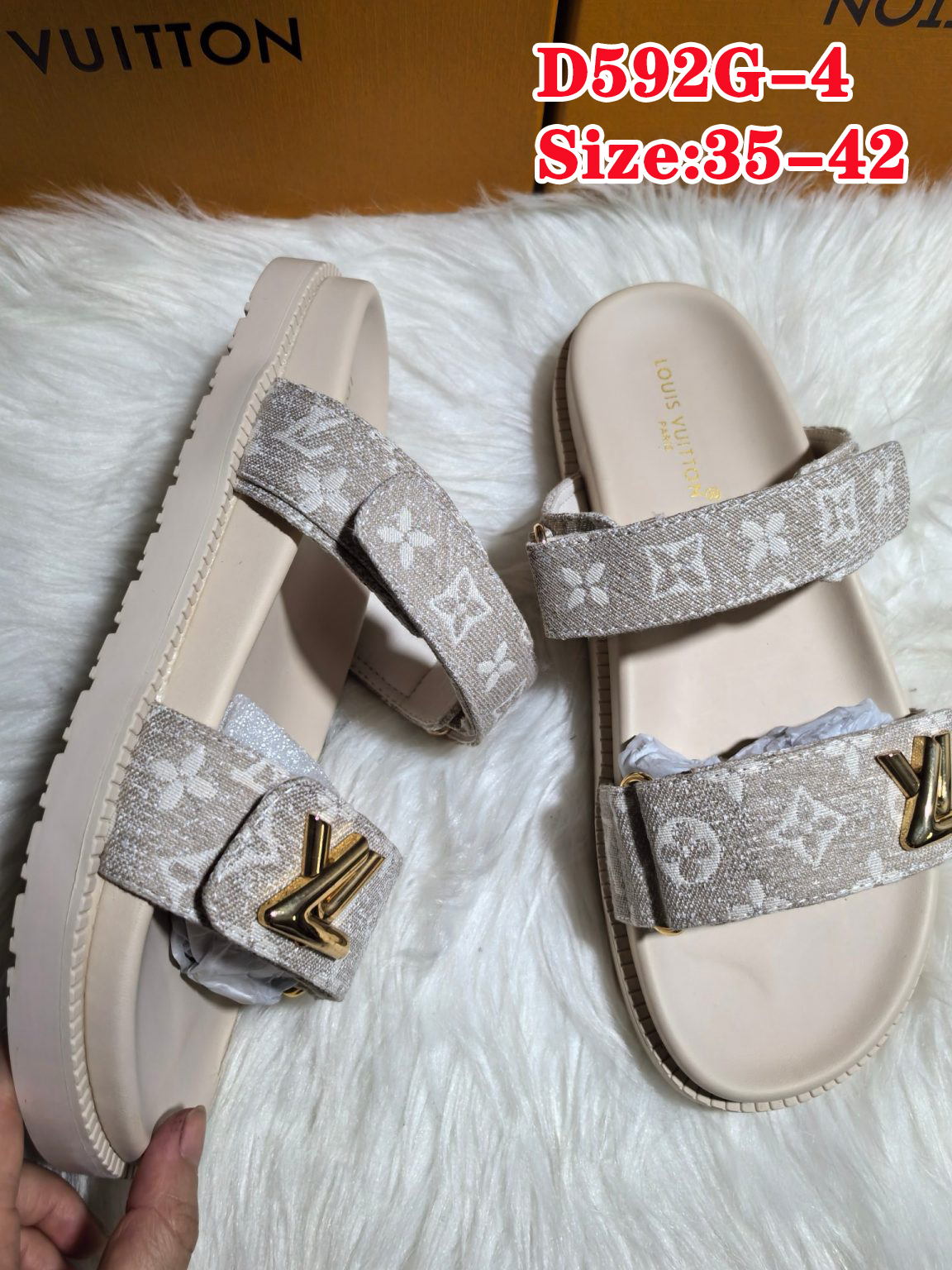 D592G Louis Vuitton Slippers 42$ gallery