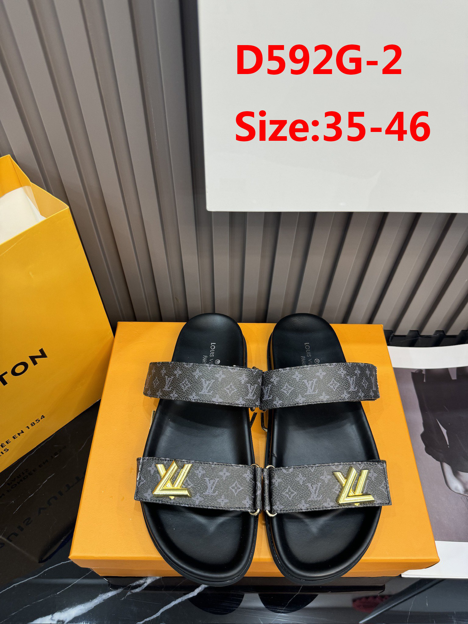 D592G Louis Vuitton Slippers 42$ gallery