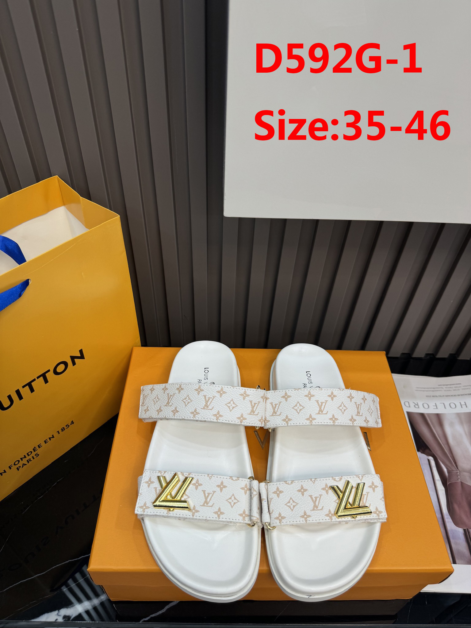 D592G Louis Vuitton Slippers 42$ gallery