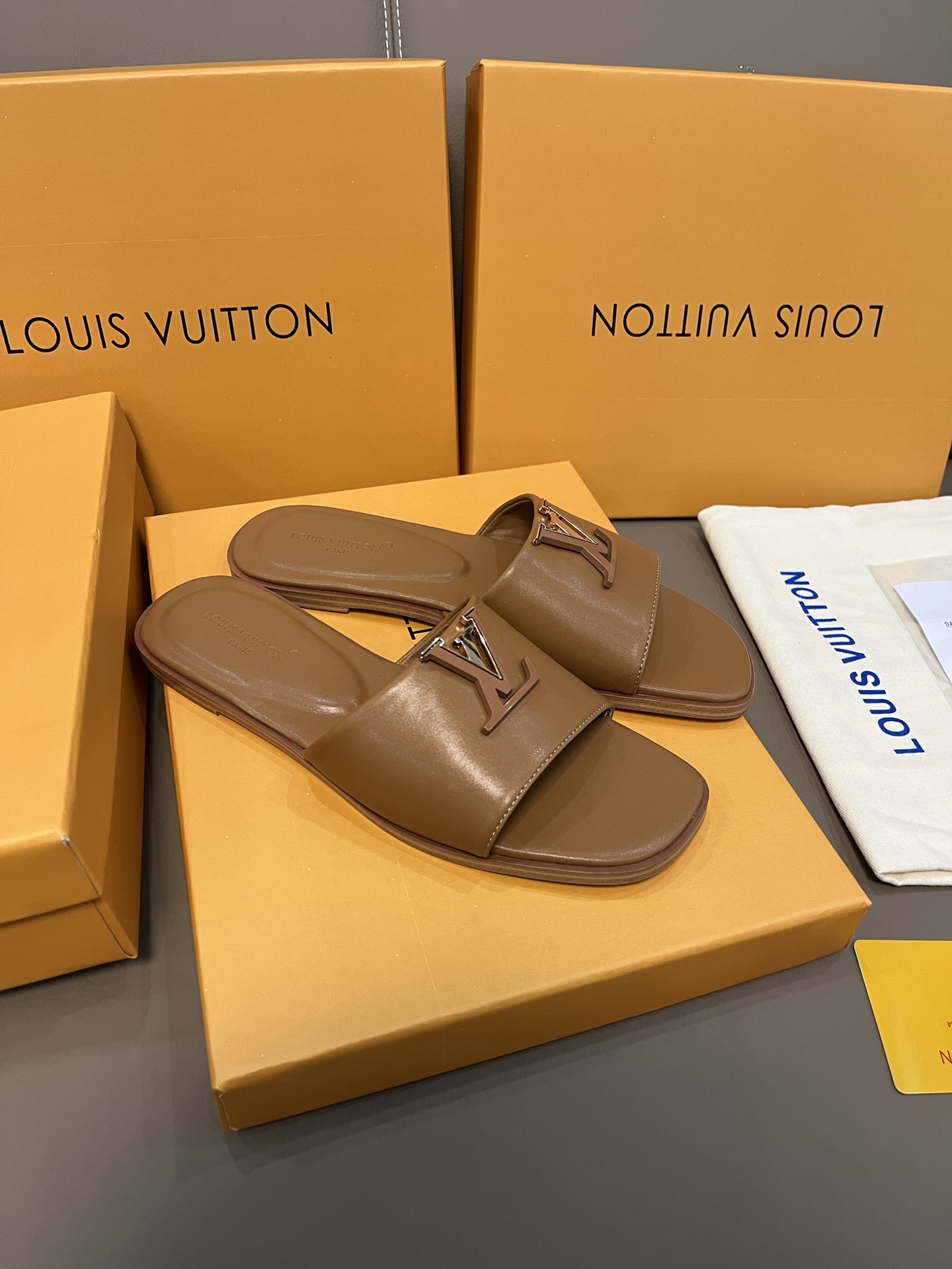 D594G Louis Vuitton Slippers 36.9$ gallery