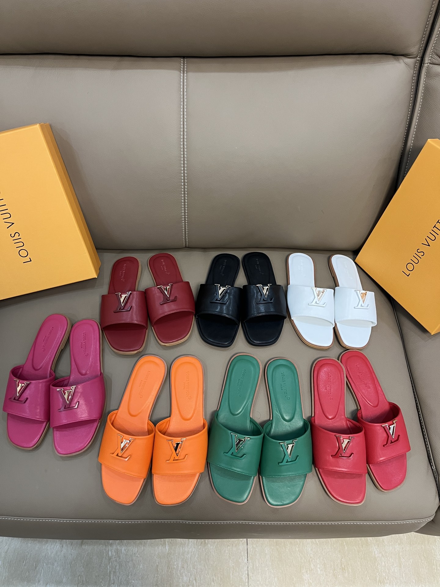 D594G Louis Vuitton Slippers 36.9$ gallery
