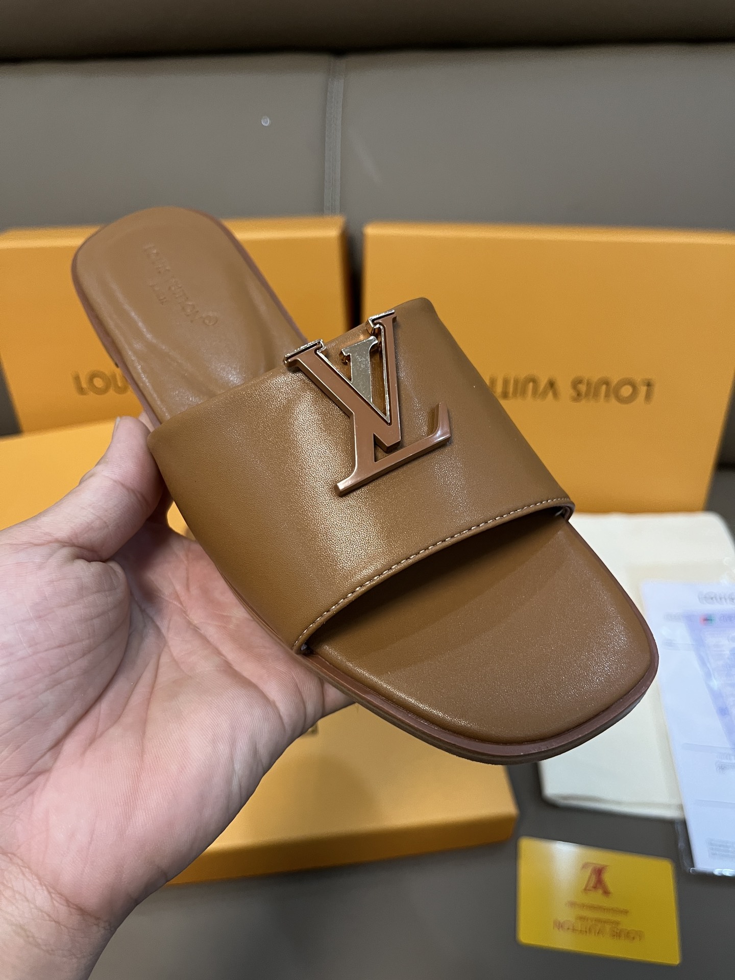 D594G Louis Vuitton Slippers 36.9$ gallery