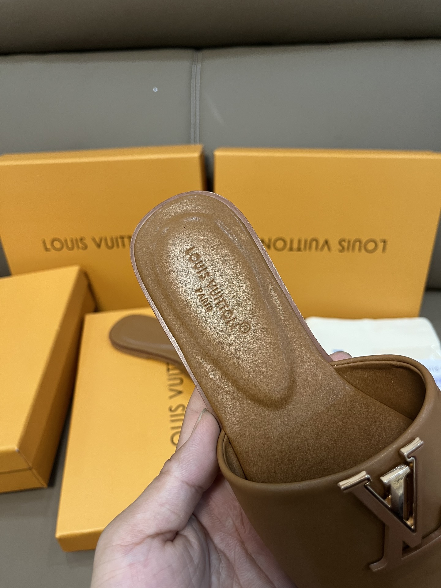 D594G Louis Vuitton Slippers 36.9$ gallery