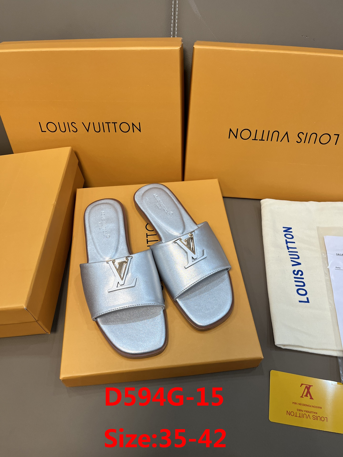 D594G Louis Vuitton Slippers 36.9$ gallery