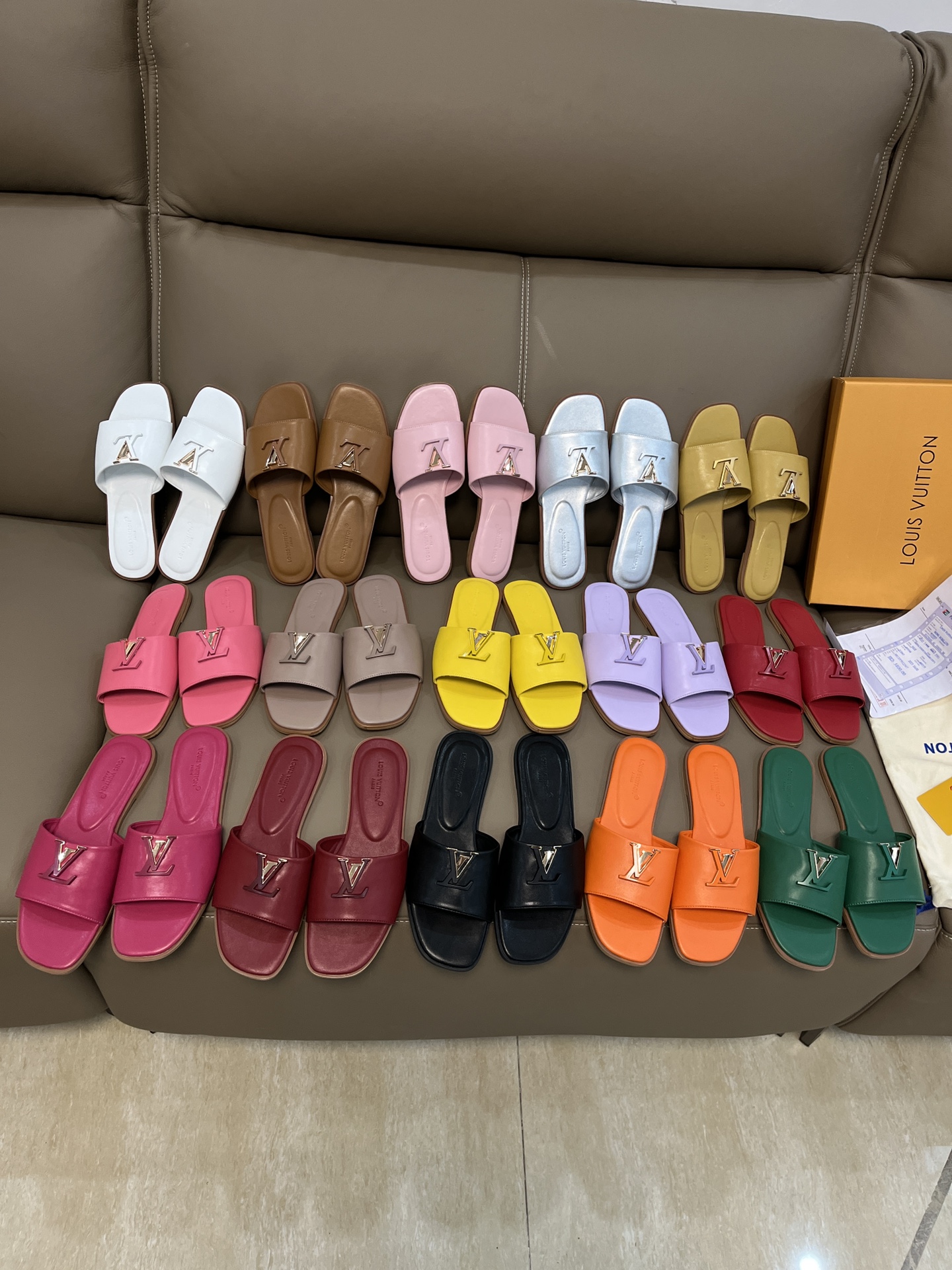 D594G Louis Vuitton Slippers 36.9$ gallery