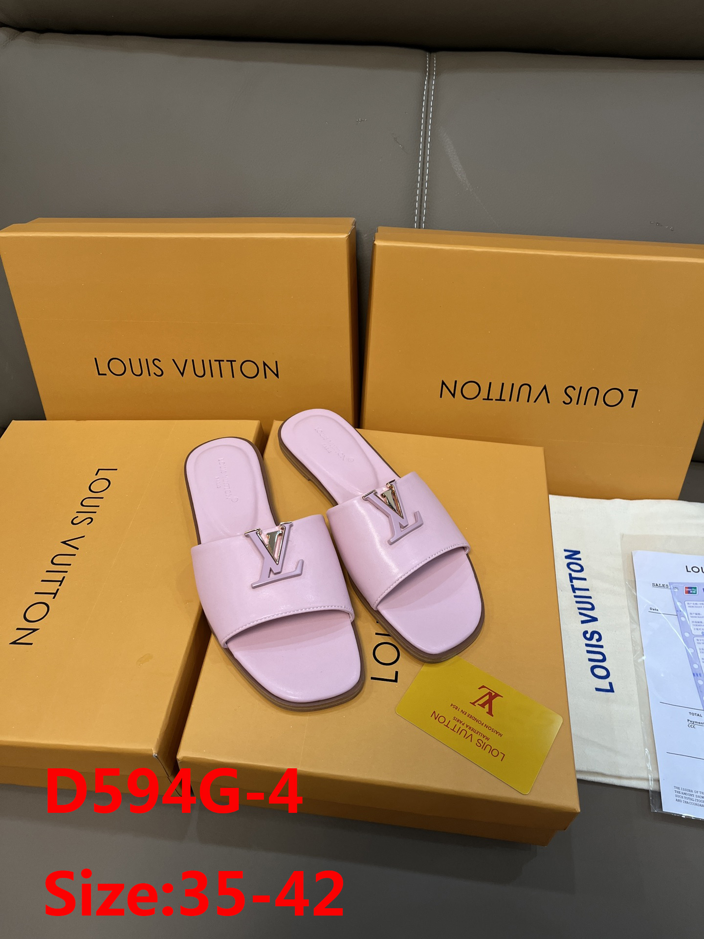D594G Louis Vuitton Slippers 36.9$ gallery