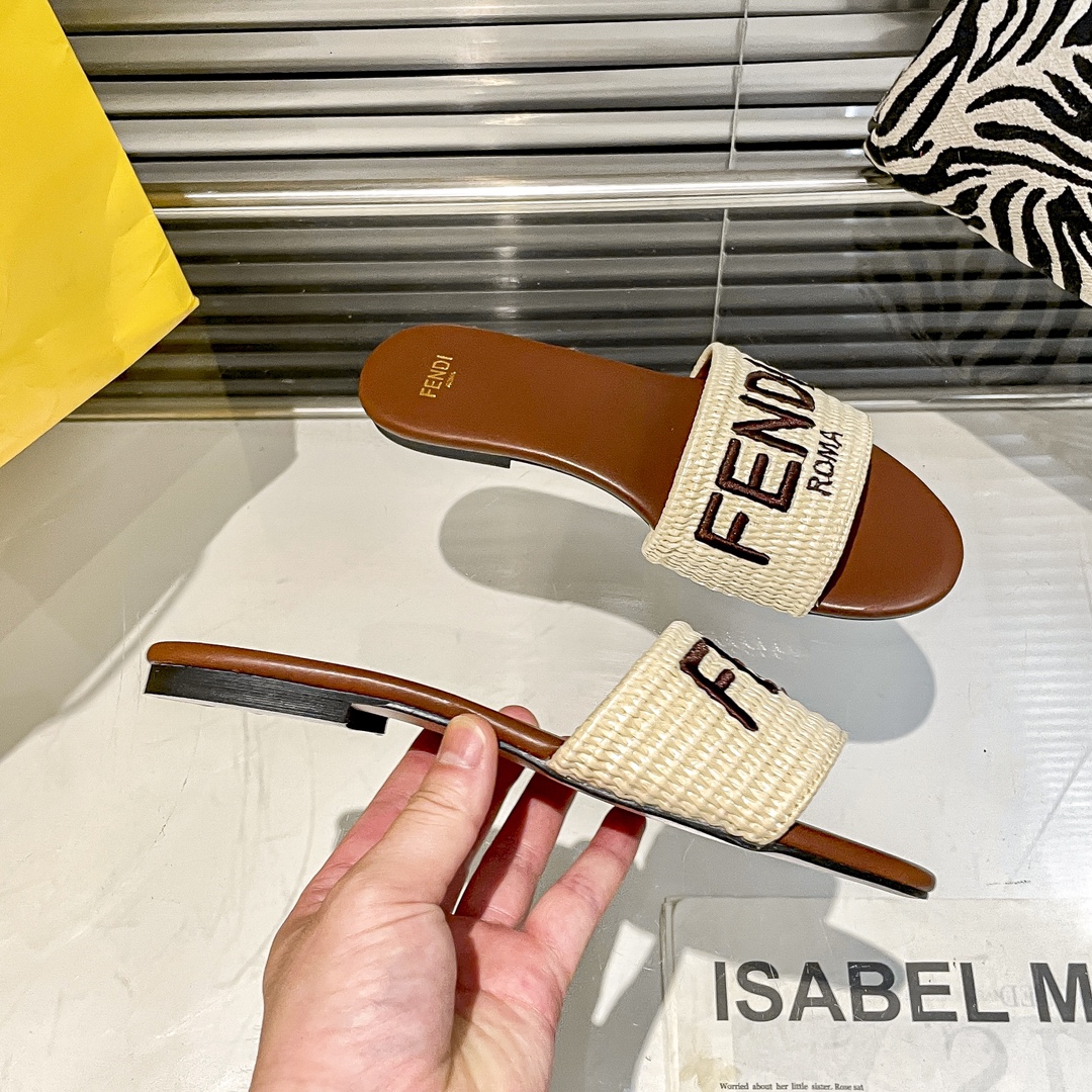 D598G Fendi slippers 36.9$ gallery