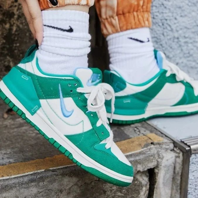 D617G Nike Wmns Dunk Low Disrupt 2 $45 gallery