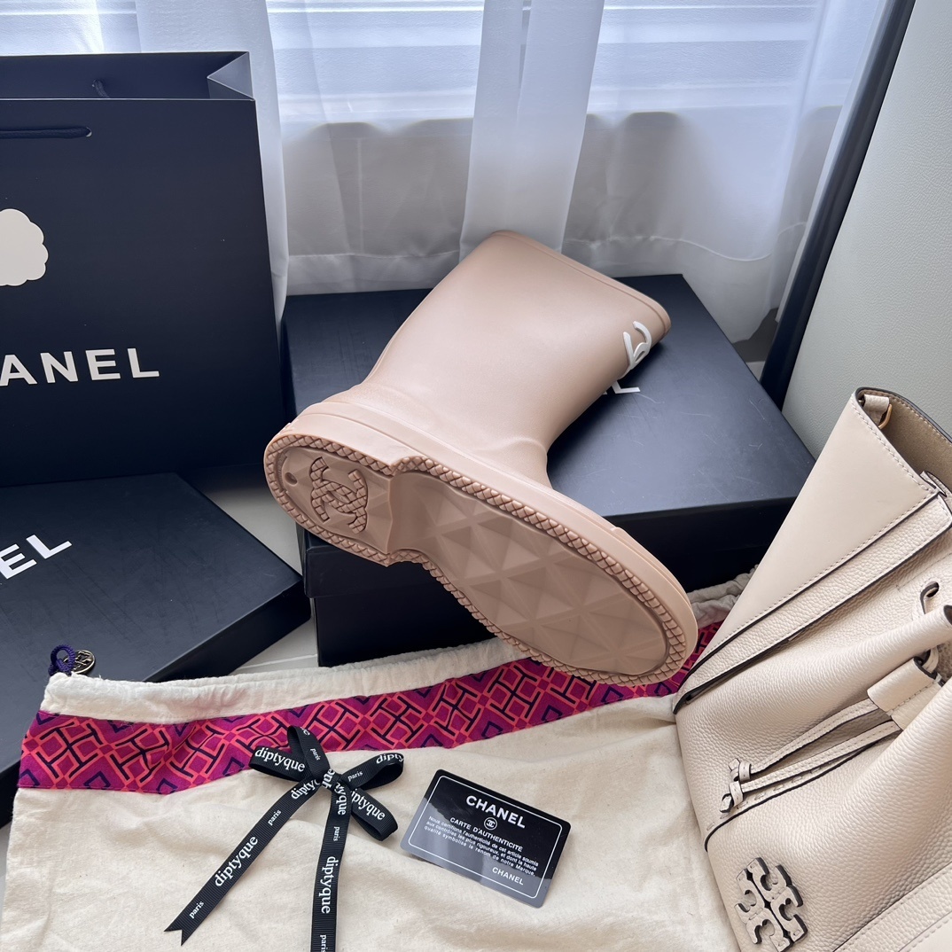 D669G CHANEL Boots 65$ gallery