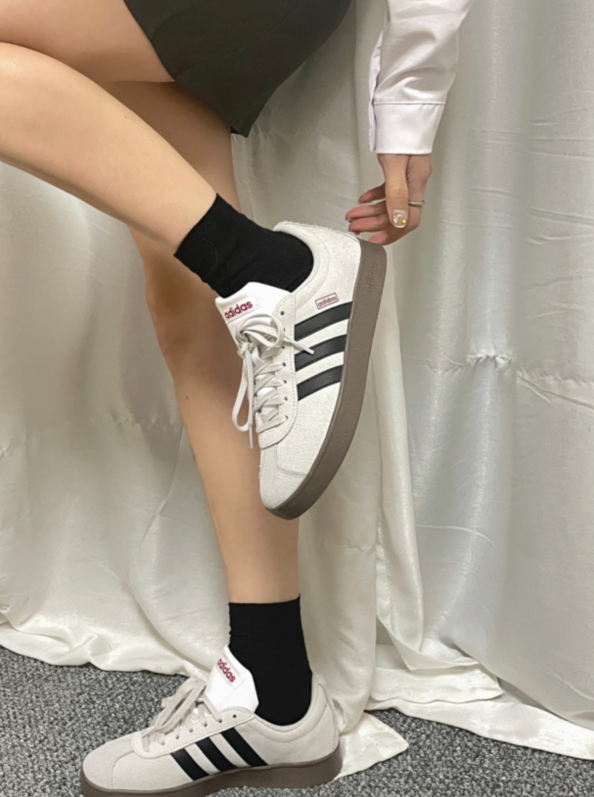 G112Z Adidas VL Court 2.0NEO $47 gallery