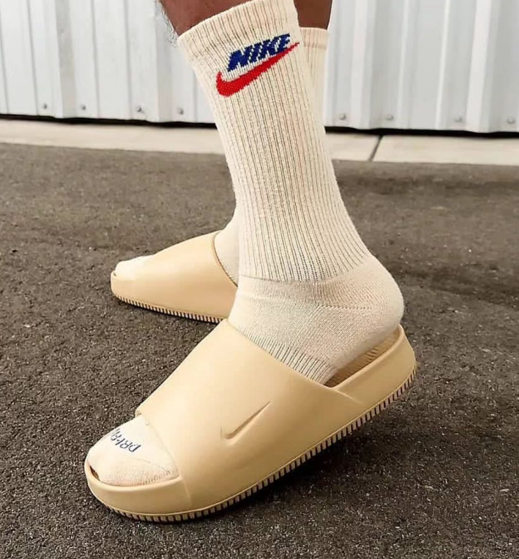 G142Z Nike calm Benassi slide $31 gallery