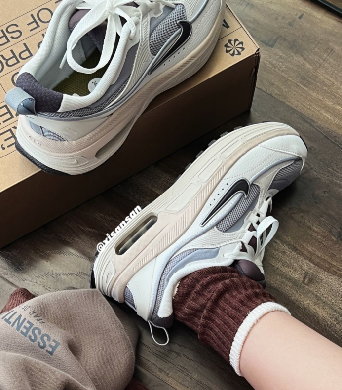 G168Z Nike AIR MAX BLISS $49 gallery