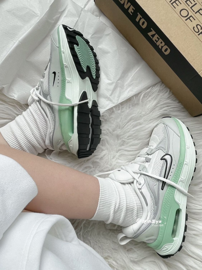 G168Z Nike AIR MAX BLISS $49 gallery