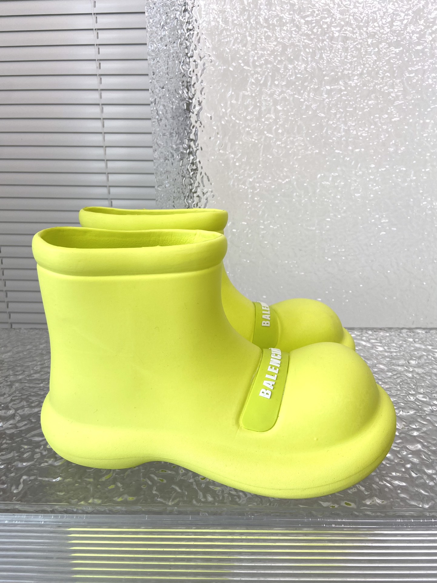 G81Z Balenciag TROOPER $42 gallery