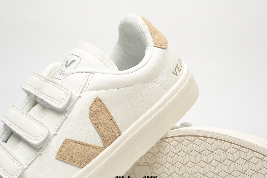 G97Z Veja Campo Chrome Free Low Sneakers $48 gallery