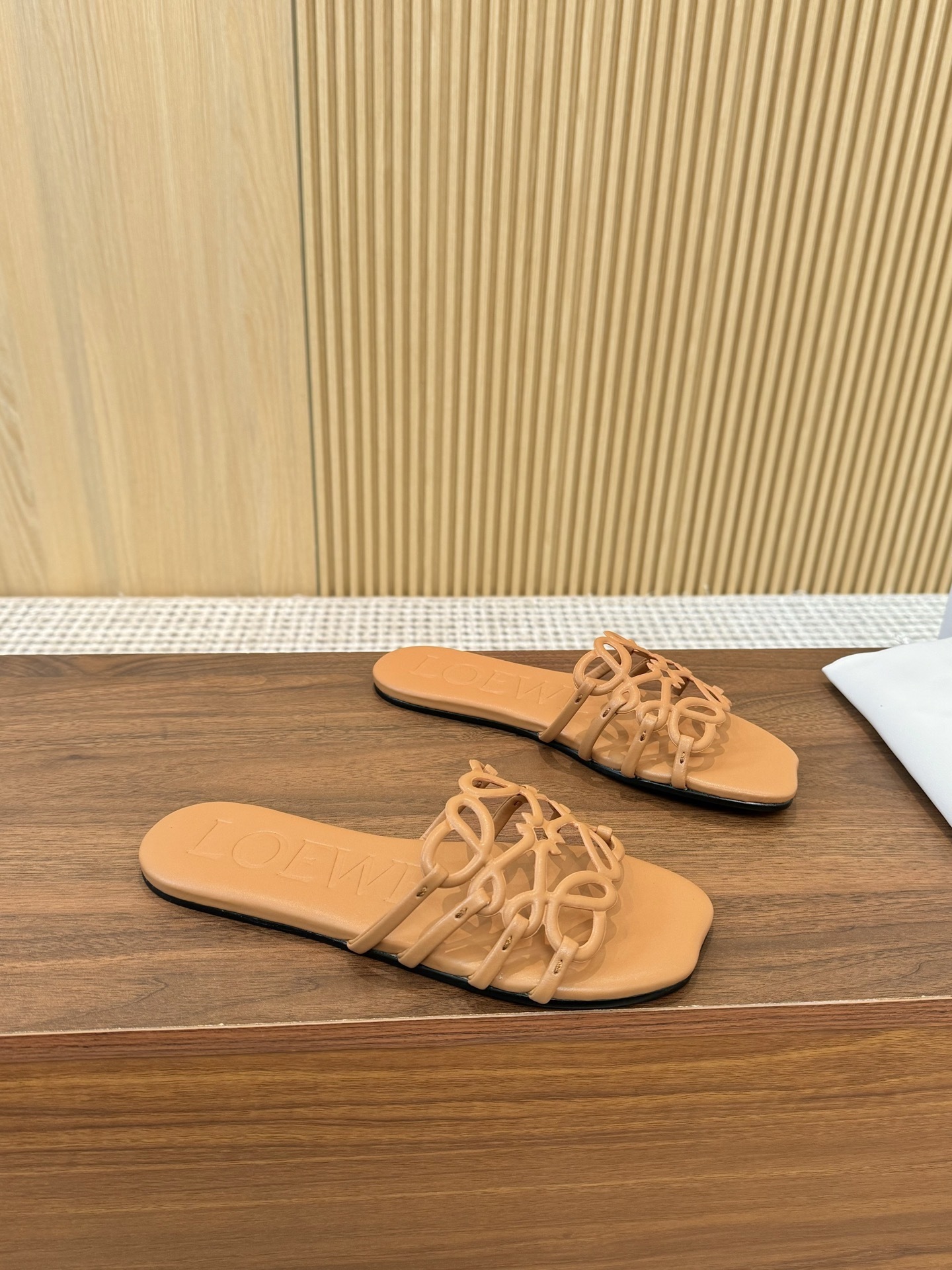 GZ008 Loewe slippers high quality 58$ gallery