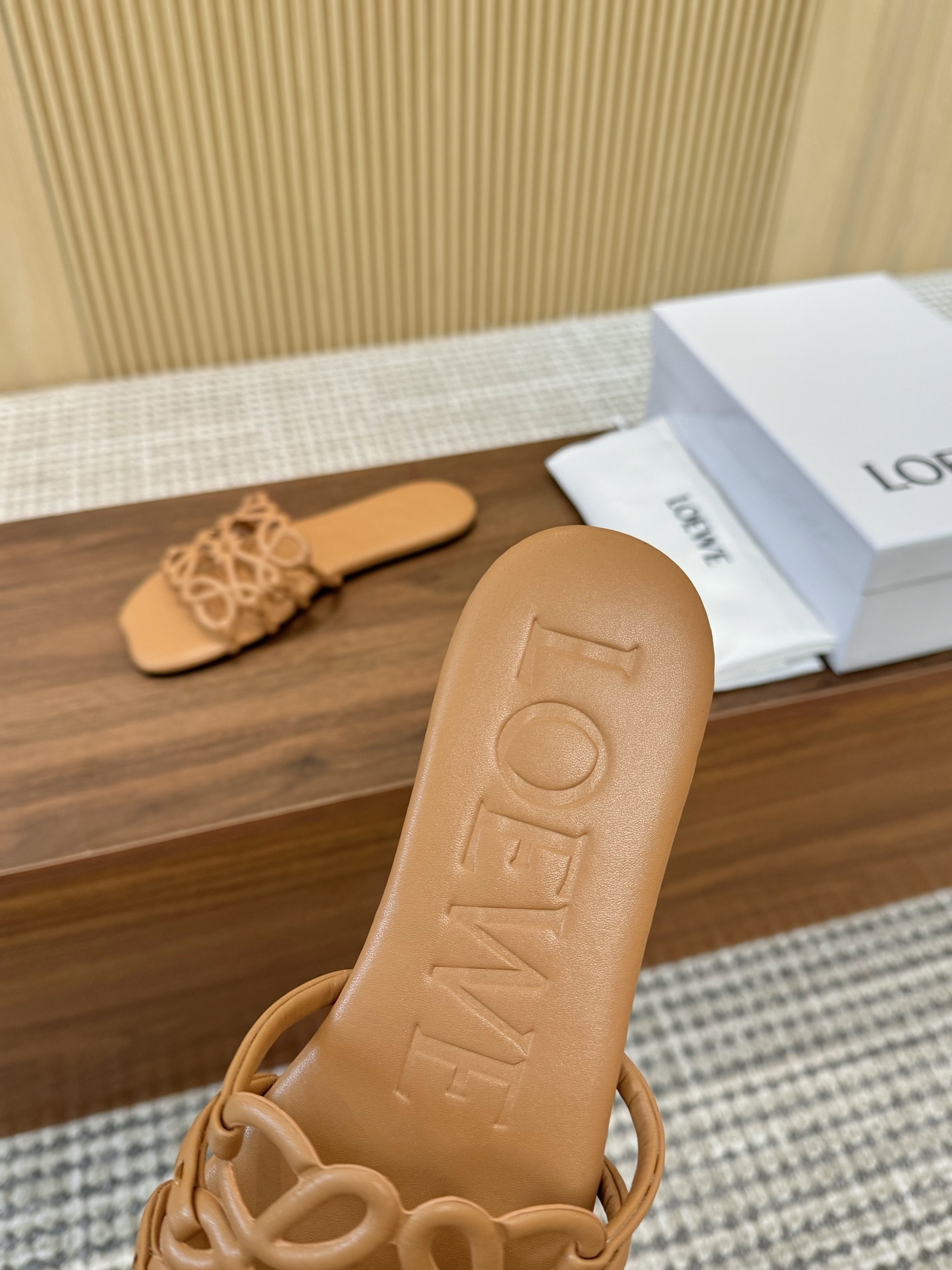 GZ008 Loewe slippers high quality 58$ gallery