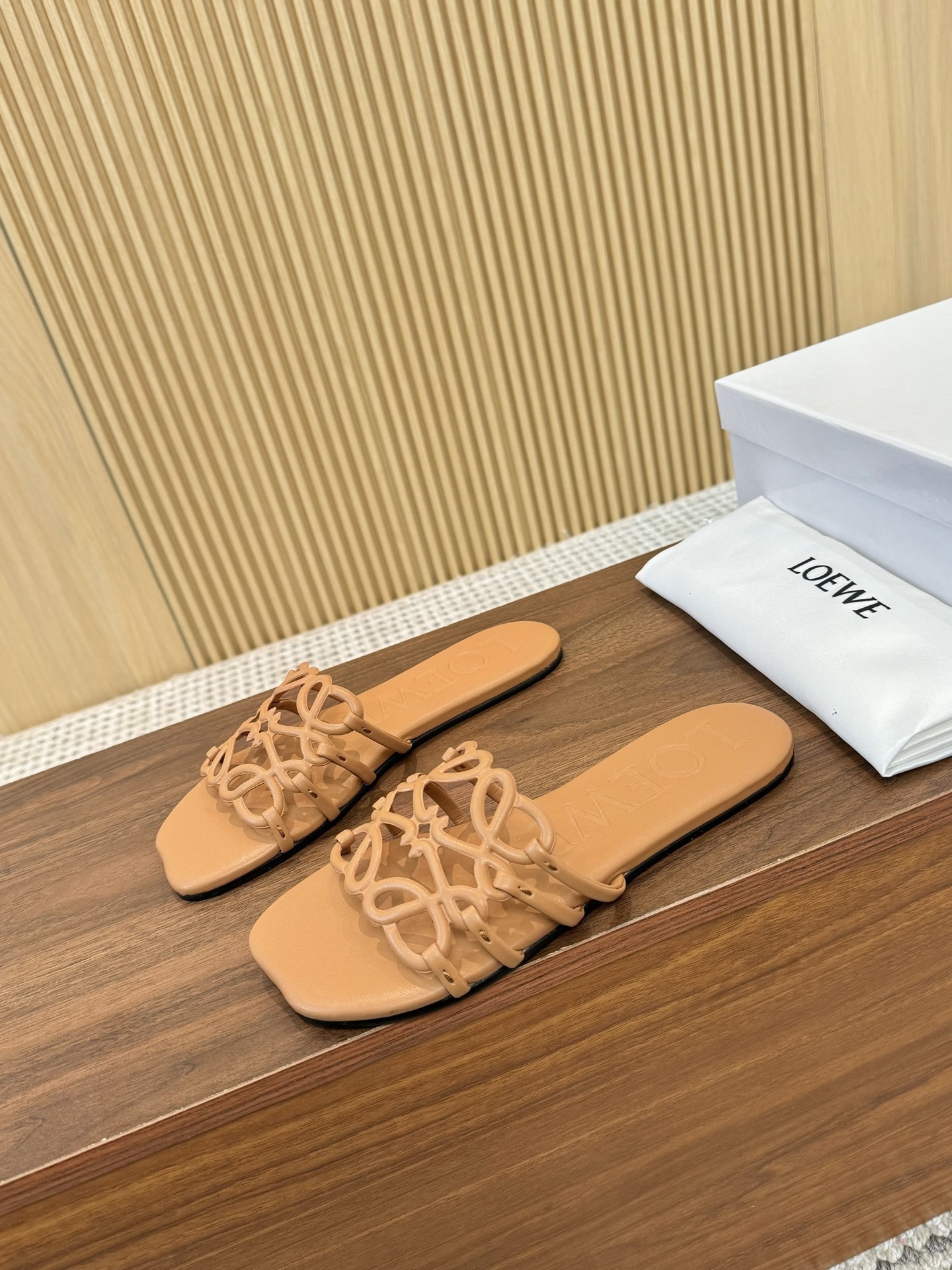 GZ008 Loewe slippers high quality 58$ gallery