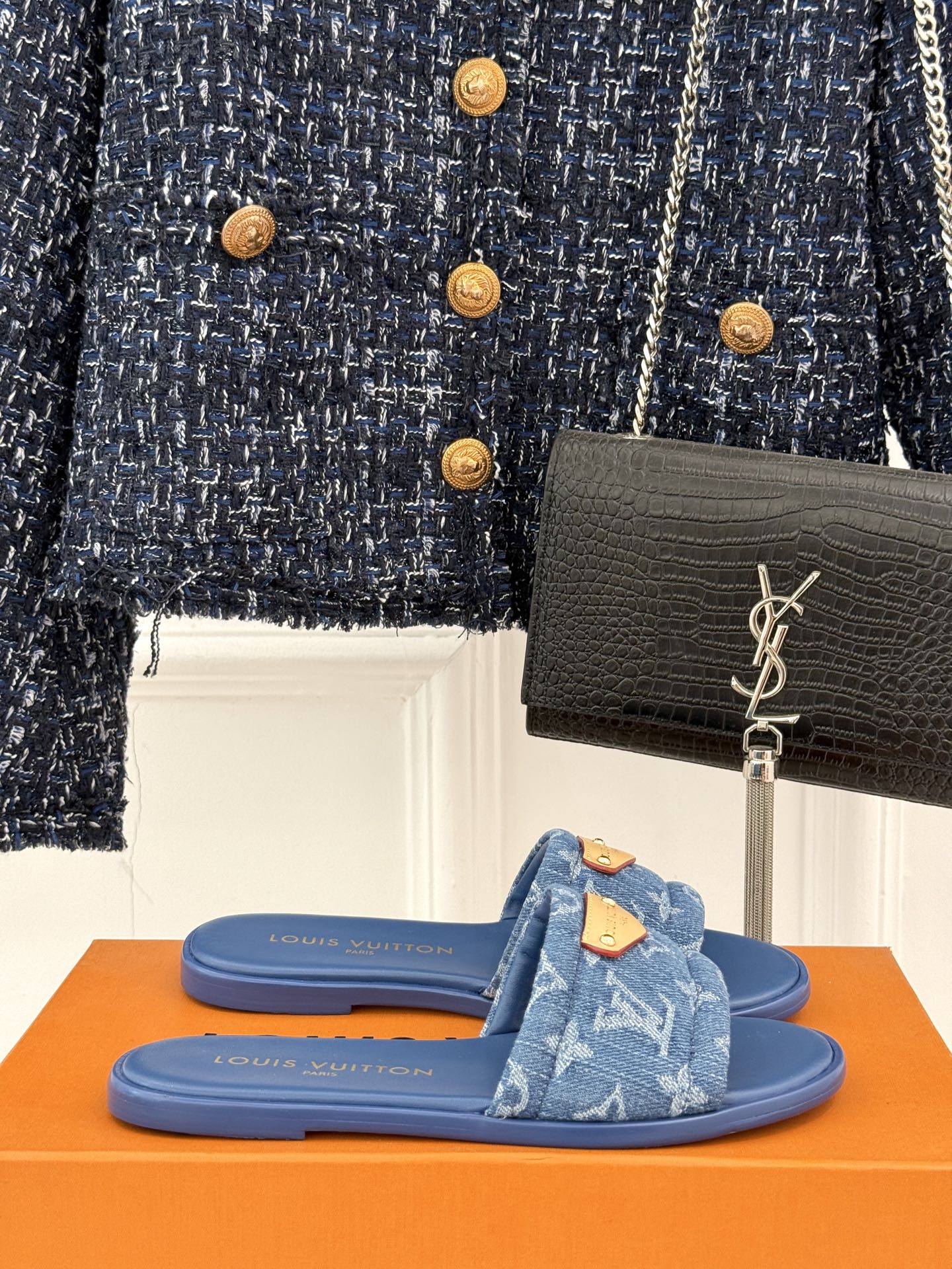 HZ050 Louis Vuitton Slippers 36.9$ gallery