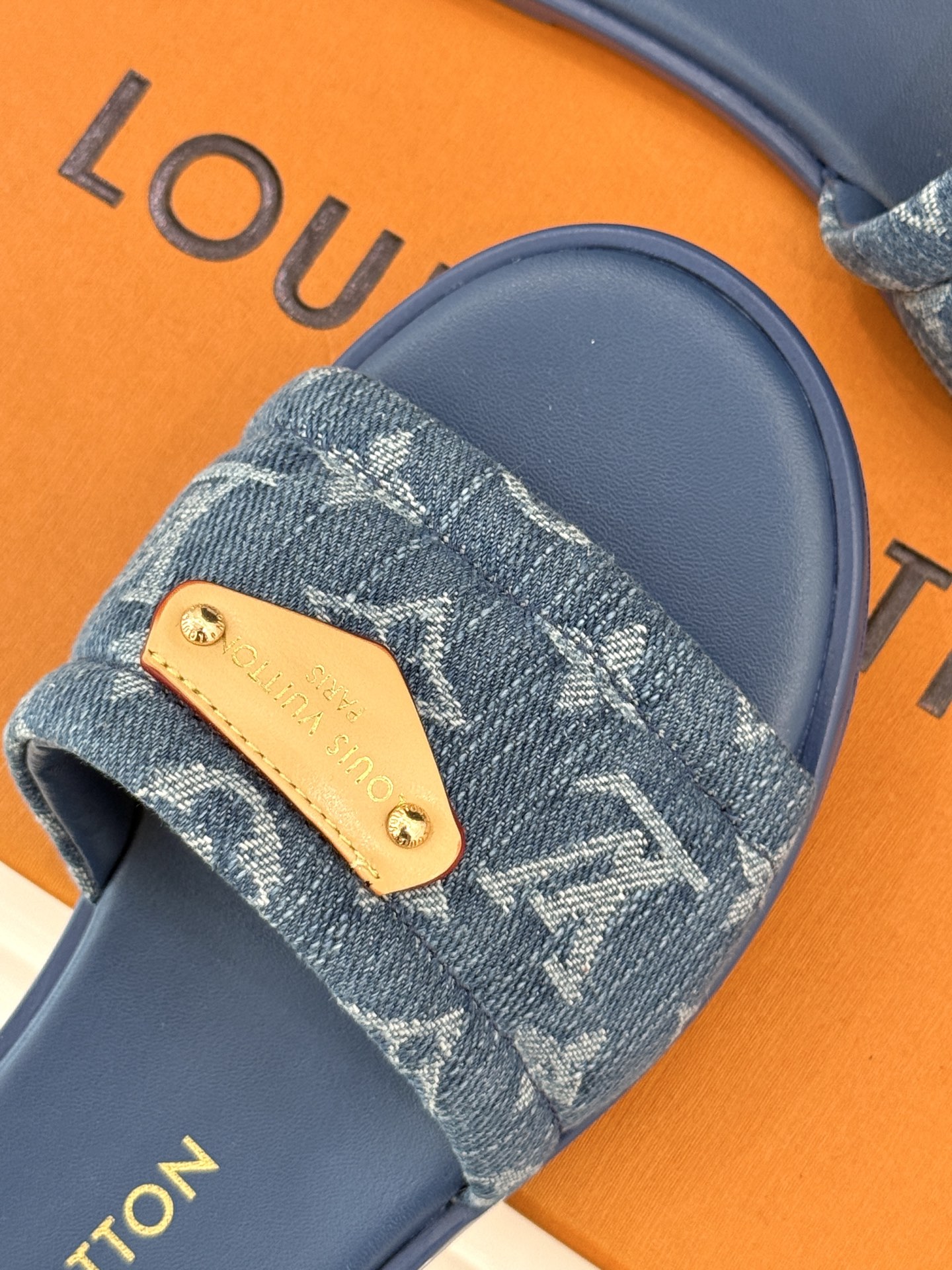 HZ050 Louis Vuitton Slippers 36.9$ gallery