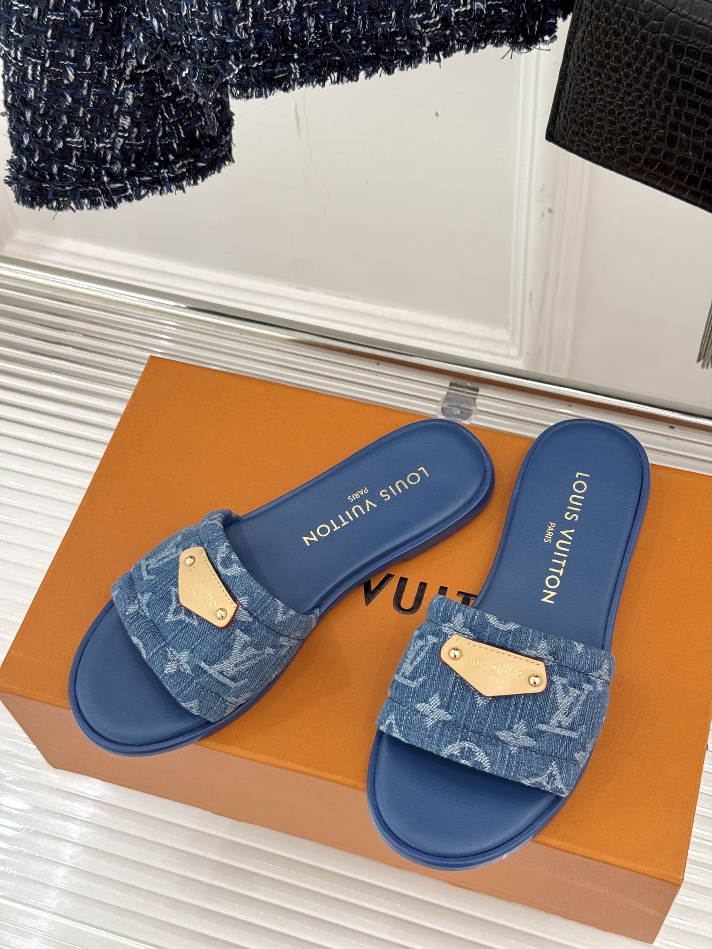 HZ050 Louis Vuitton Slippers 36.9$ gallery