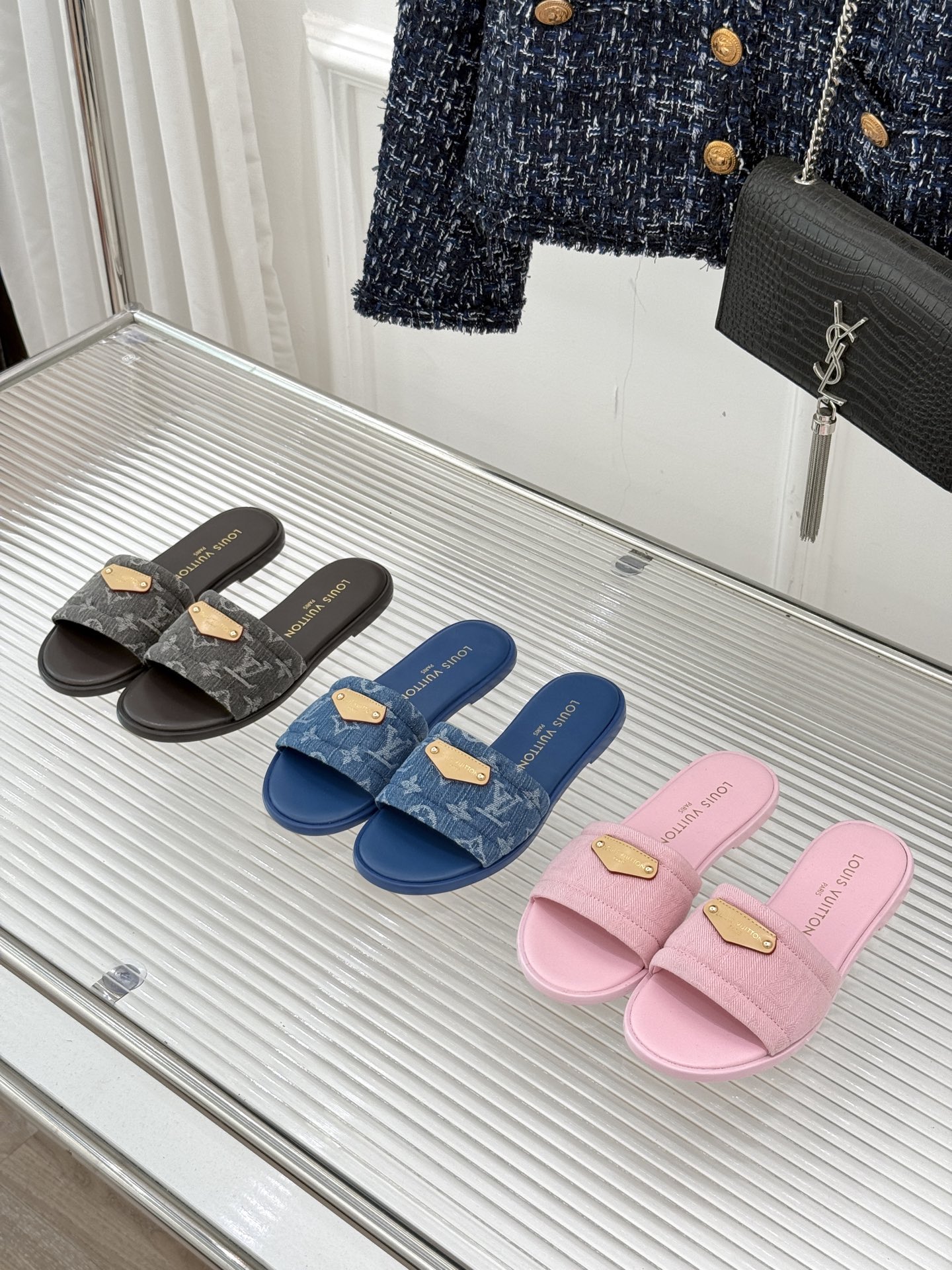 HZ050 Louis Vuitton Slippers 36.9$ gallery