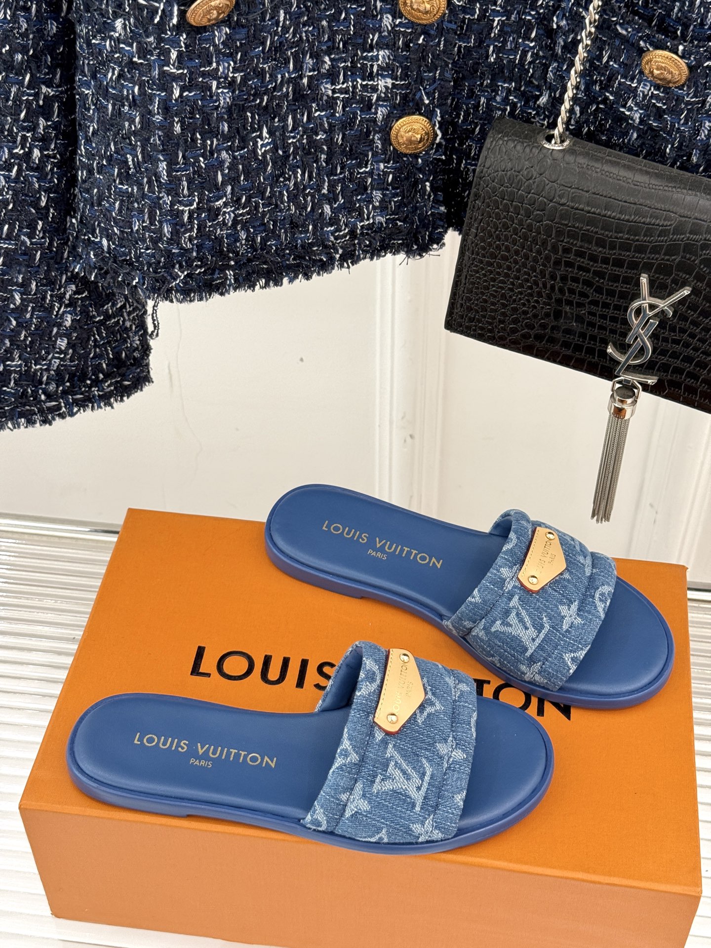 HZ050 Louis Vuitton Slippers 36.9$ gallery