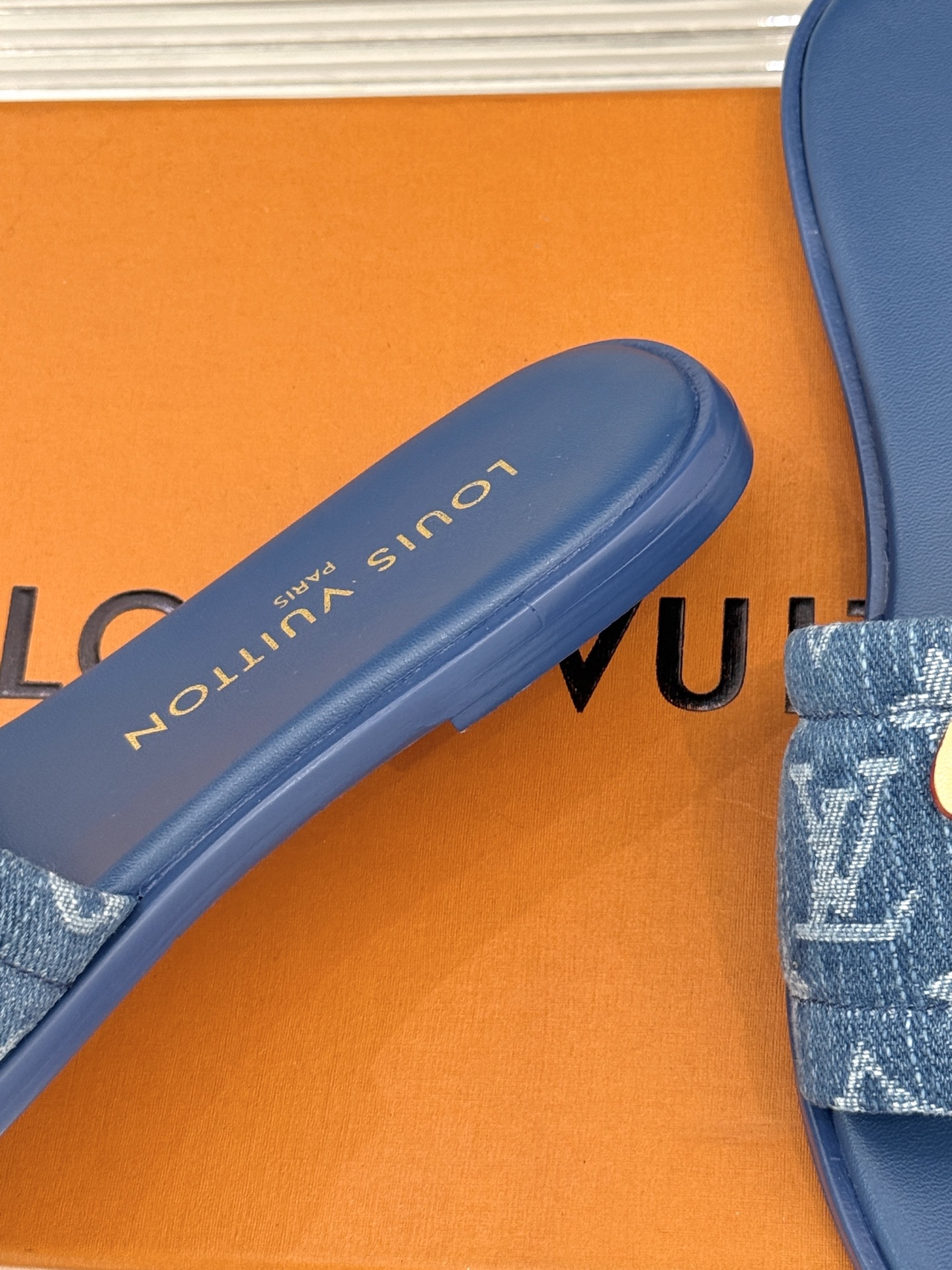 HZ050 Louis Vuitton Slippers 36.9$ gallery