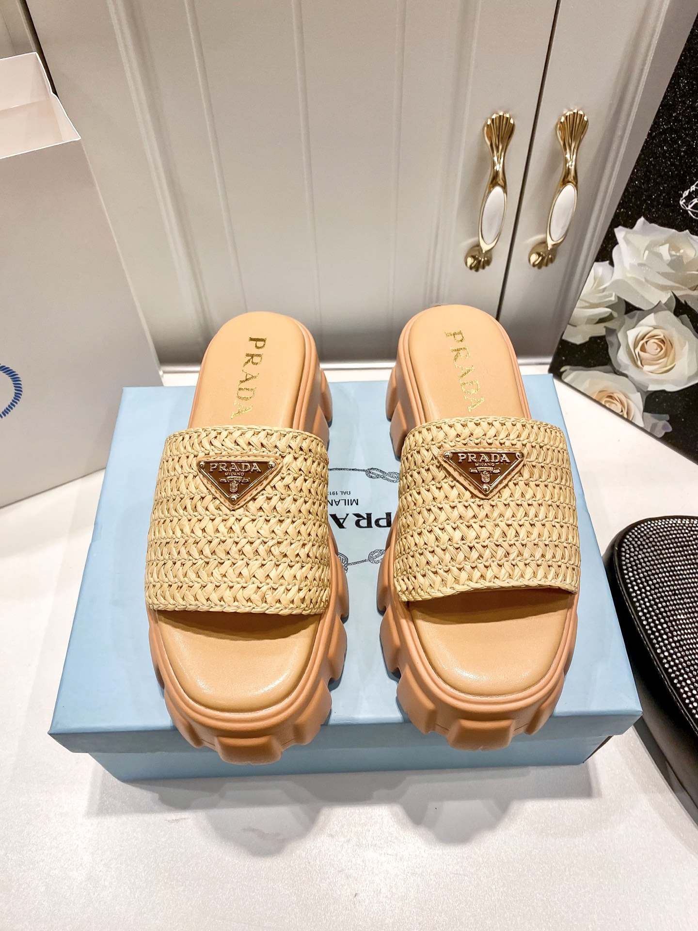 HZ052 Prada knitted slippers 42$ gallery