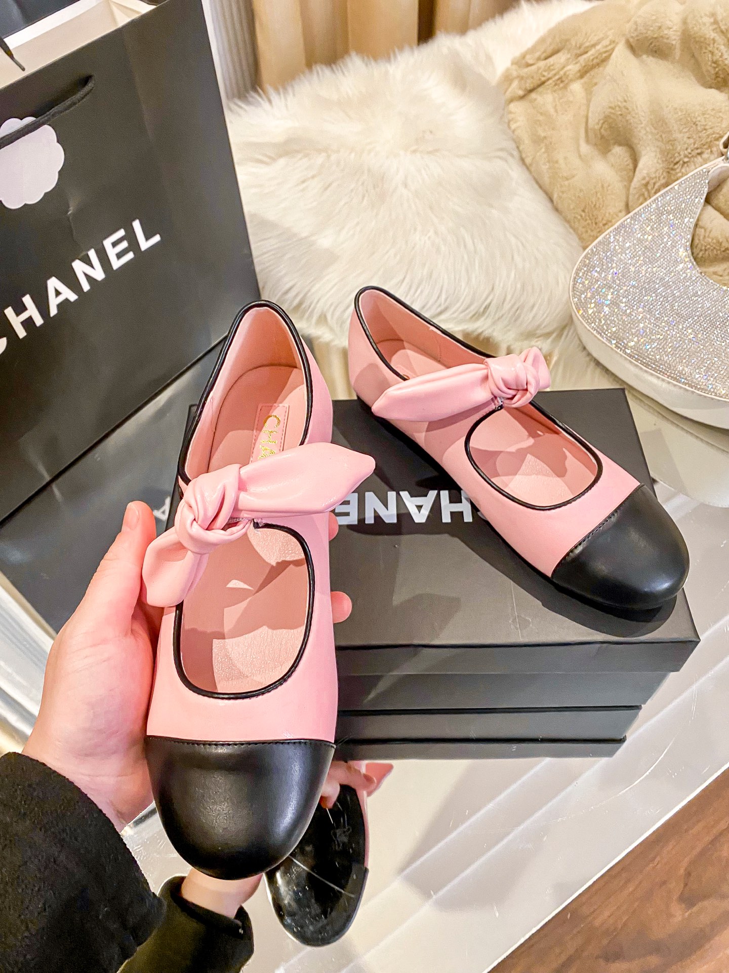 HZ067 Chanel sandals  46$ gallery
