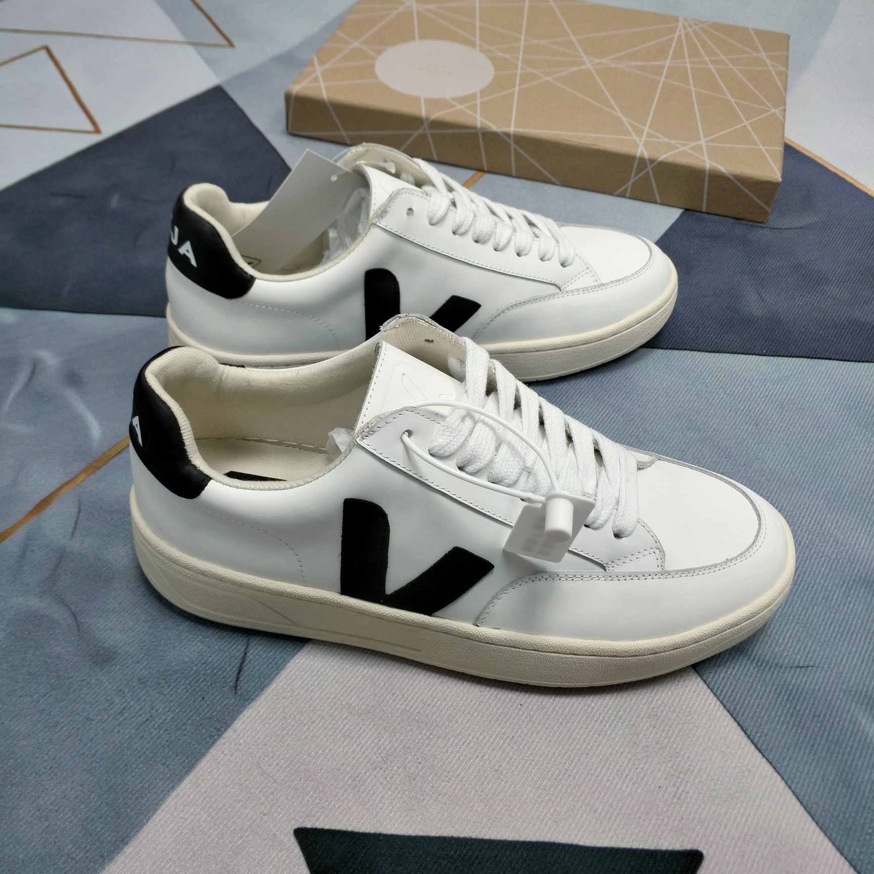 J353G VEJA Shoes $65 gallery