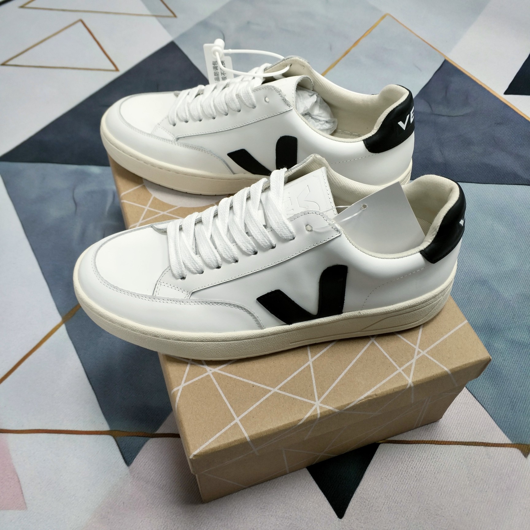 J353G VEJA Shoes $65 gallery