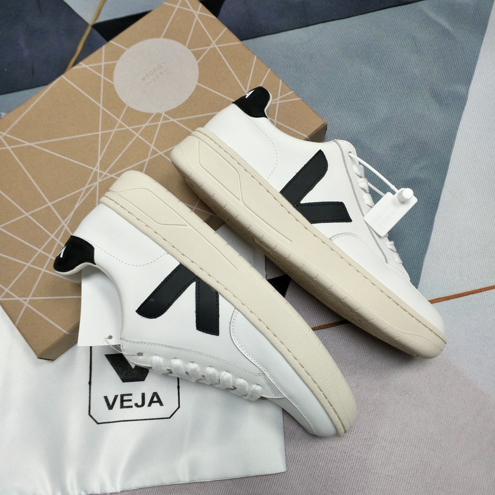J353G VEJA Shoes $65 gallery