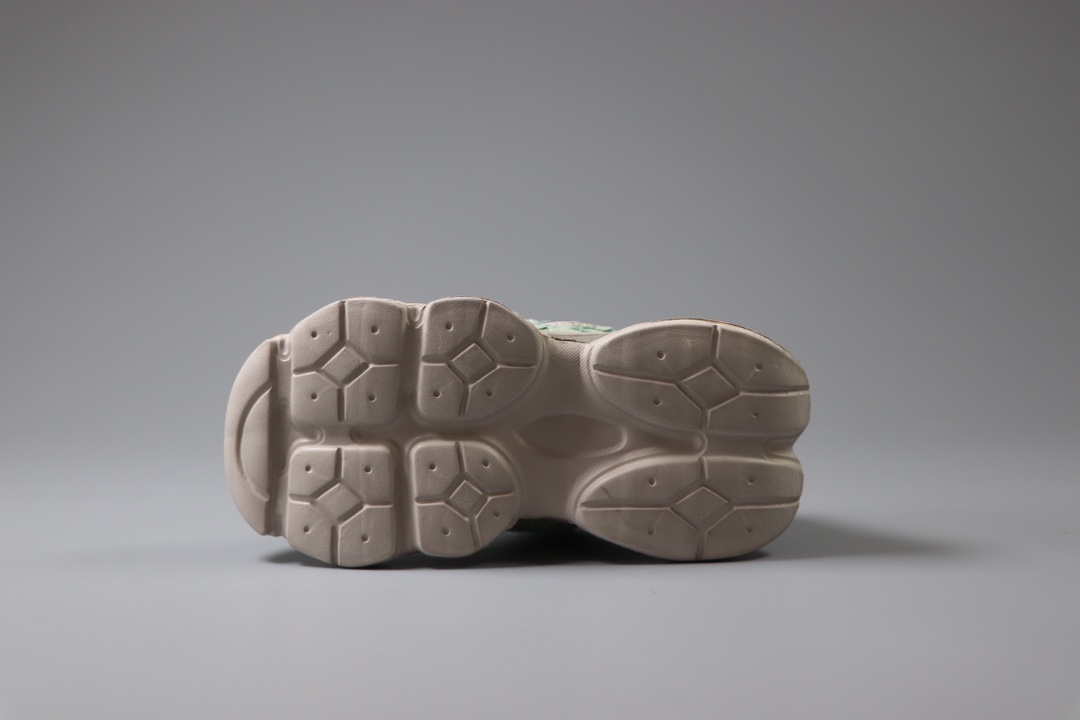 PT030 New Balance NB 9060 kids 42$ gallery