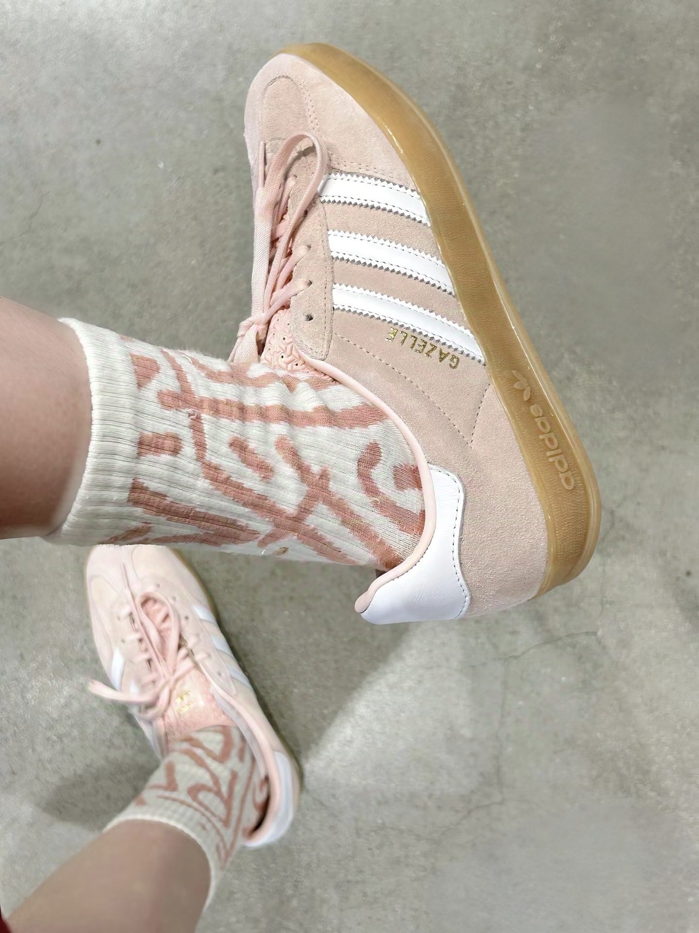 PT088 Adidas Gazelle Indoor Trainers 42$ gallery