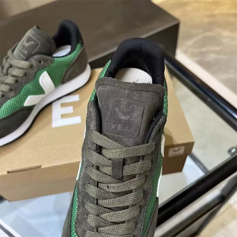 V137P VEJA Shoes $75 gallery
