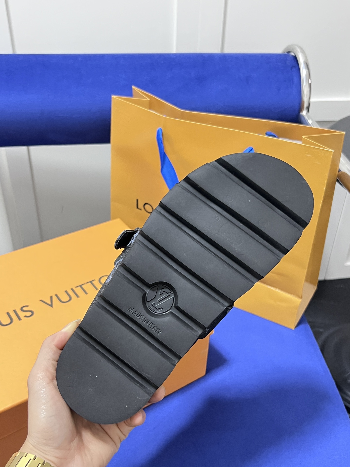 V216P LOUIS VUITTON slippers $52 gallery