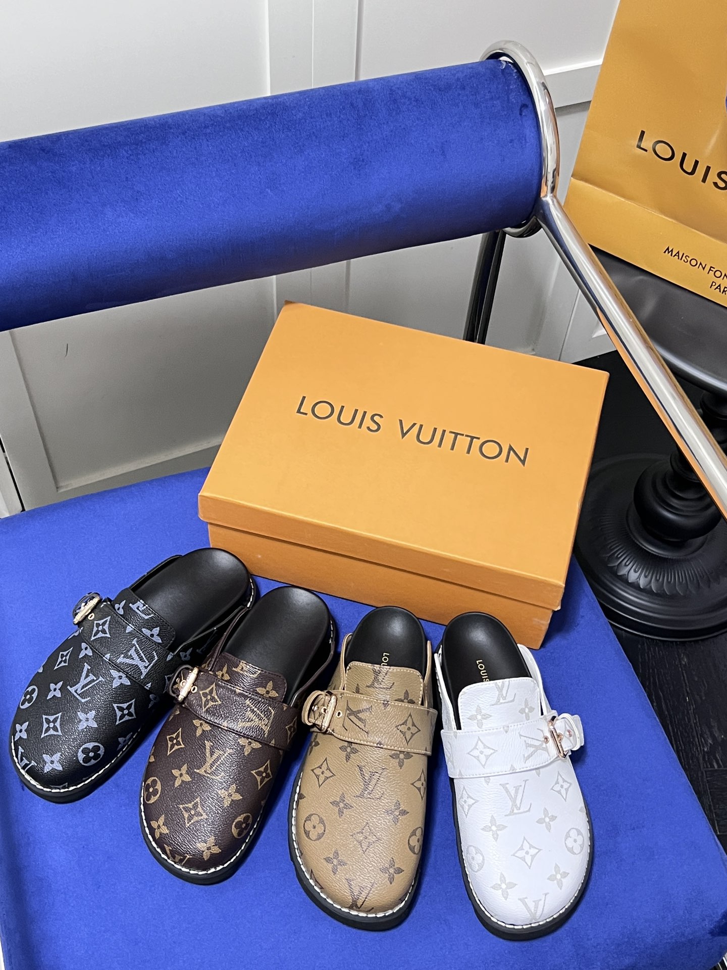 V216P LOUIS VUITTON slippers $52 gallery