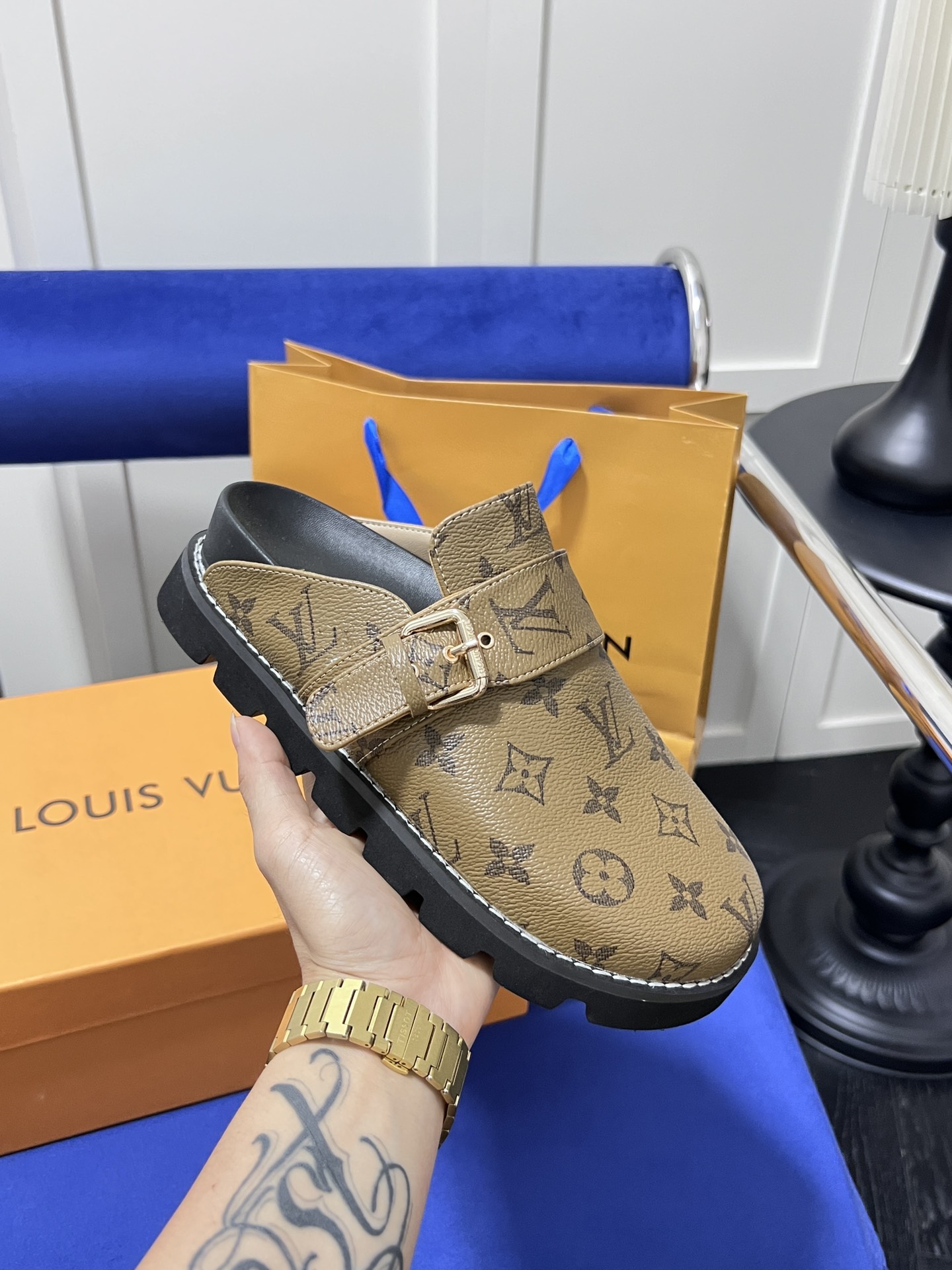 V216P LOUIS VUITTON slippers $52 gallery
