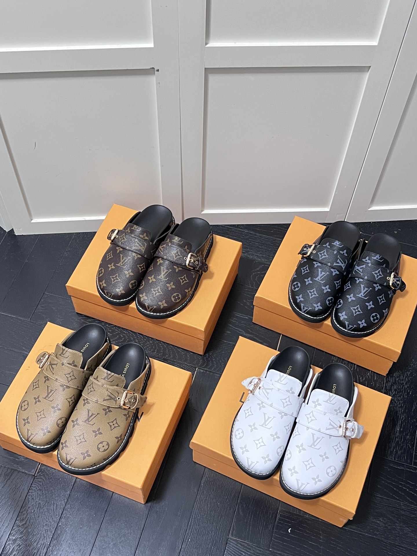 V216P LOUIS VUITTON slippers $52 gallery