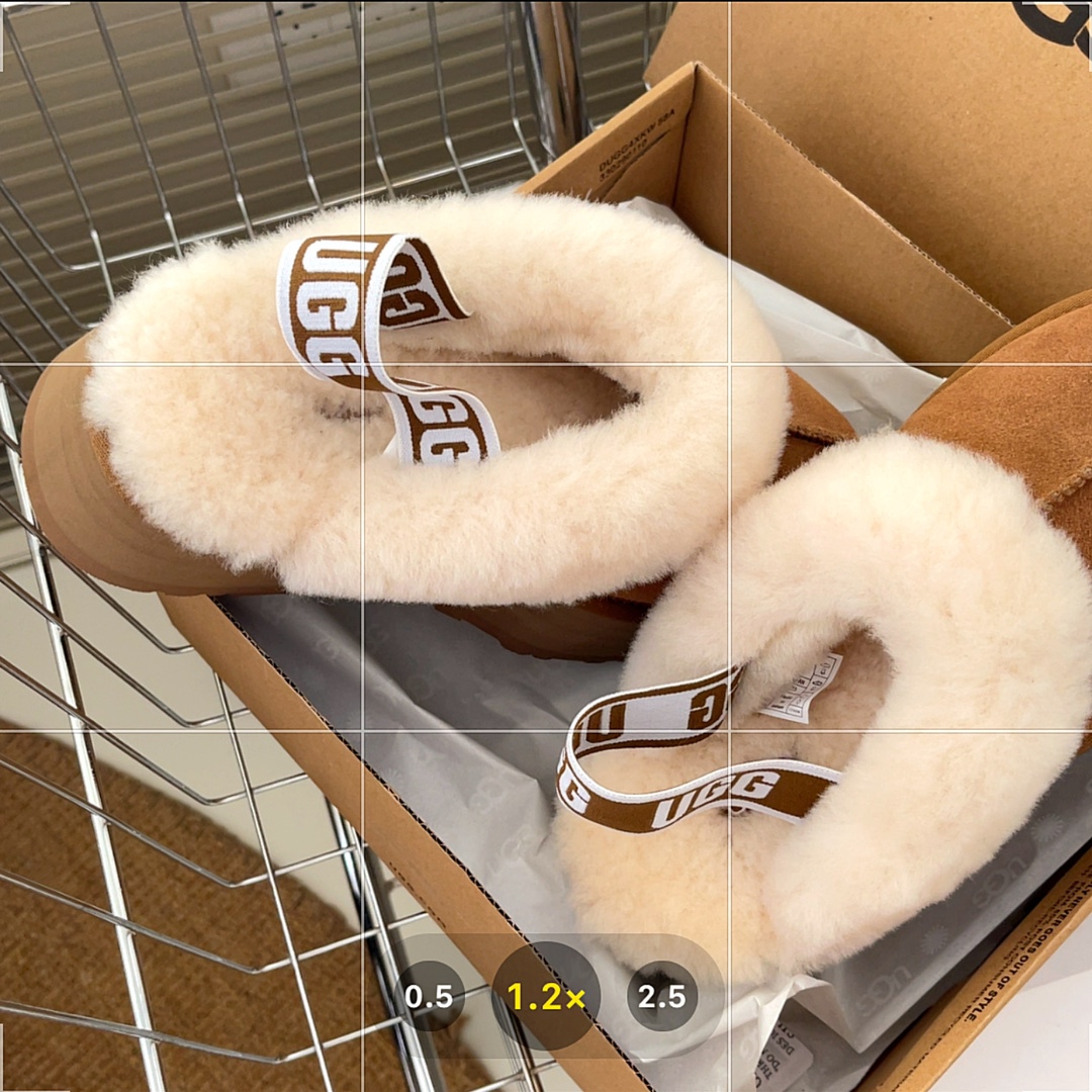 V238P UGG Funkette Thick -bottom sandals $58 gallery