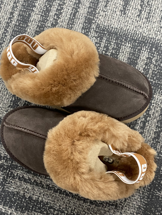 V238P UGG Funkette Thick -bottom sandals $58 gallery